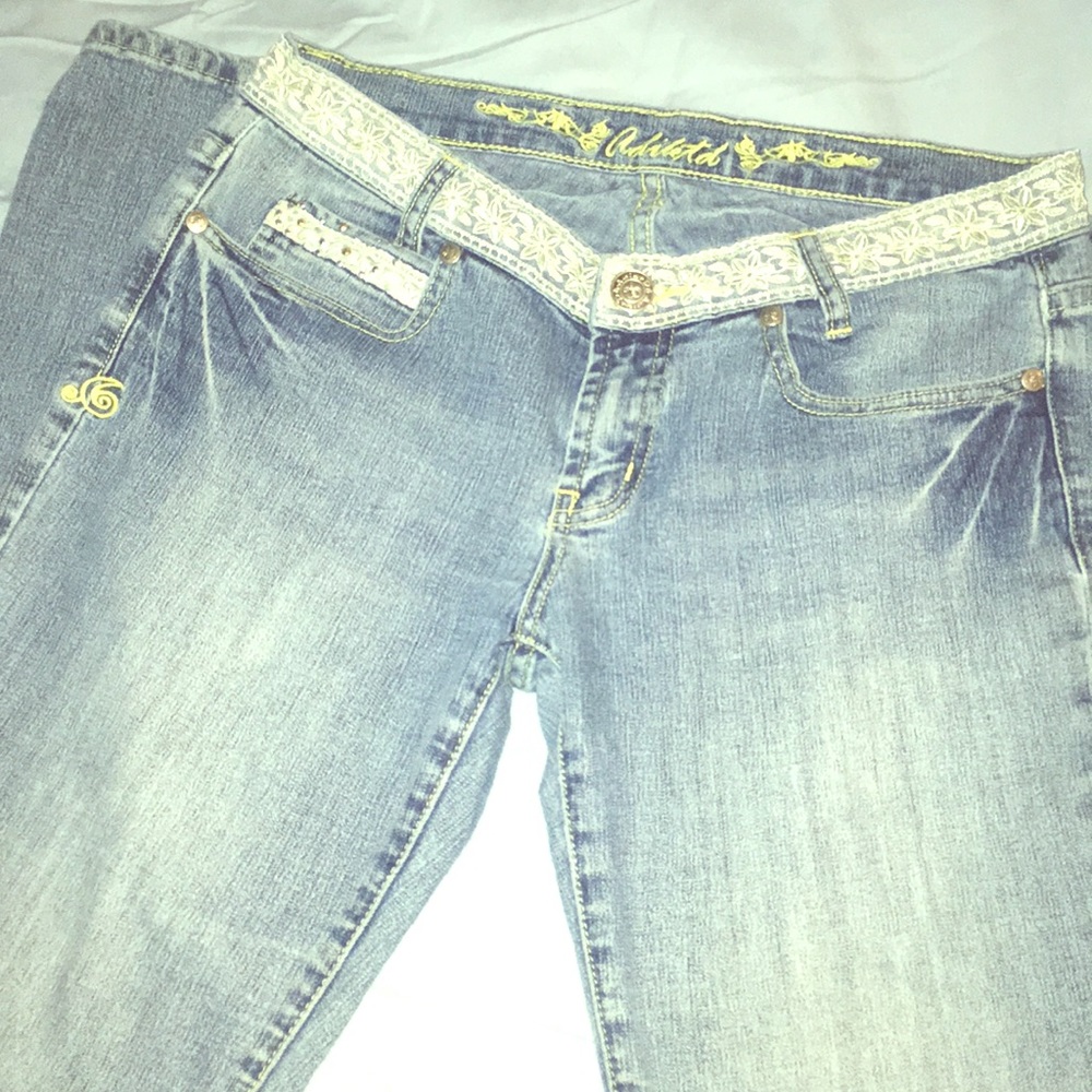 Like new jeans with beautiful embroidery
